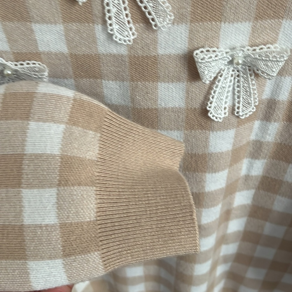 Ontwelfth Beige Checkered Sweater with Bow Accents Large - Picture 6 of 10